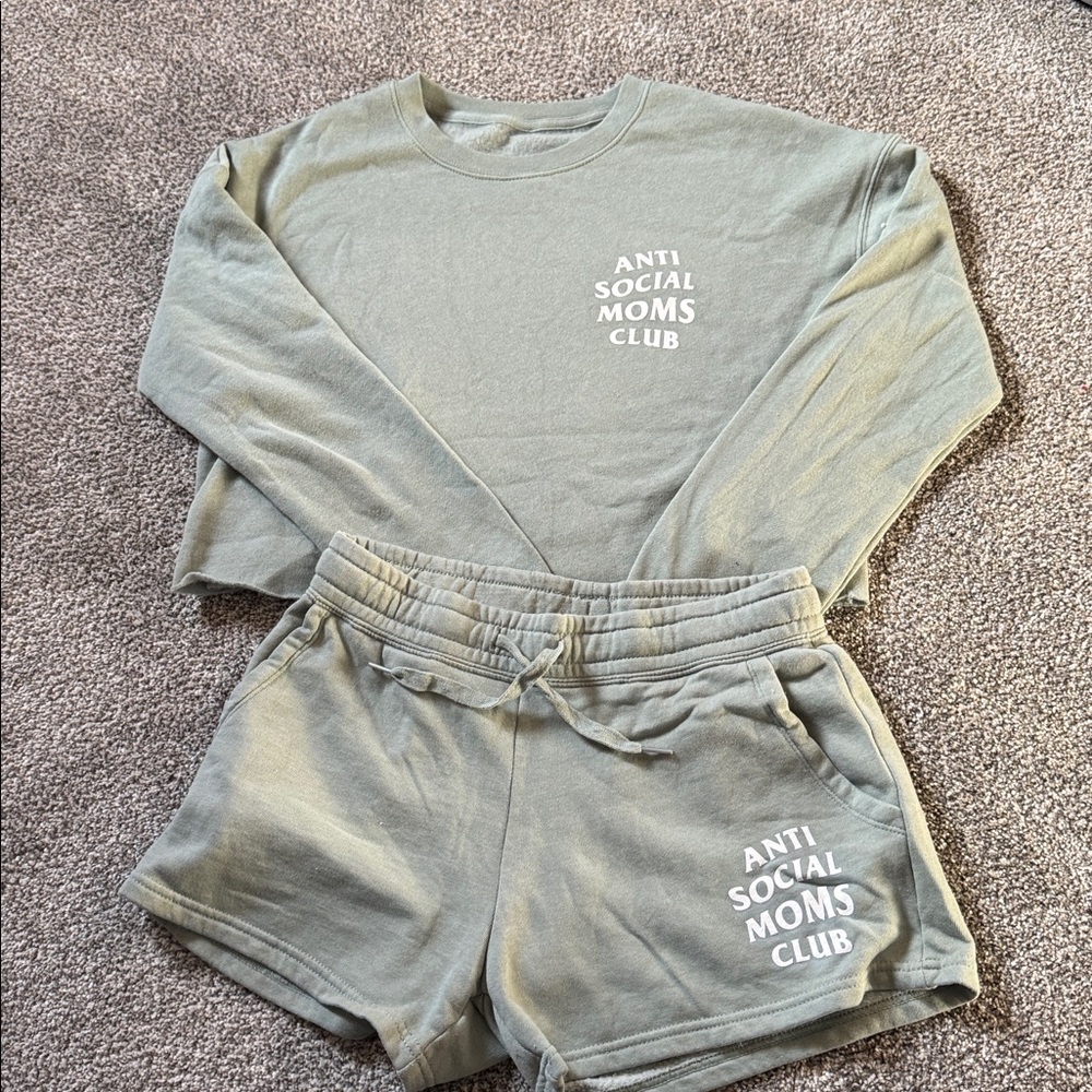 Hubs & Hers Anti Social Moms club set